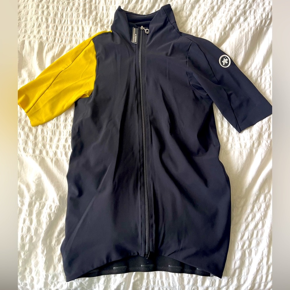 Assos of Switzerland cycling top XS. Short sleeve riding top.✨